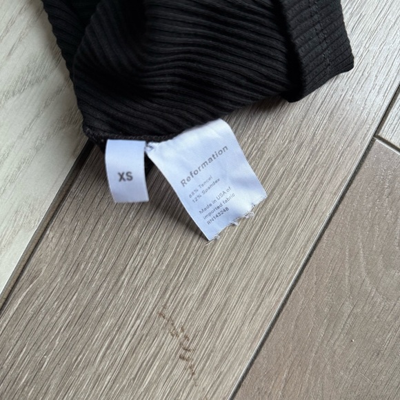 Reformation Black Short Sleeve Ribbed Tee - Picture 5 of 5